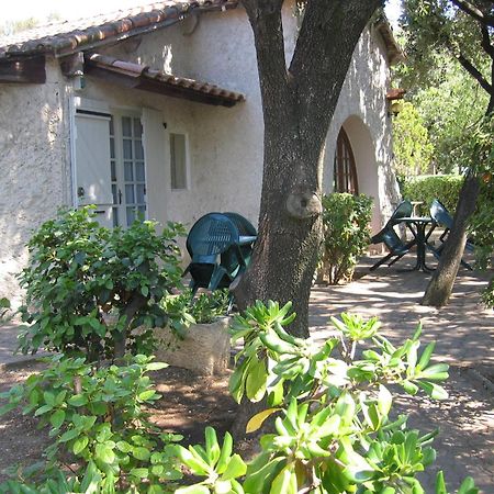 Le Petit Manoir Logis Hotel Les Angles  Екстериор снимка