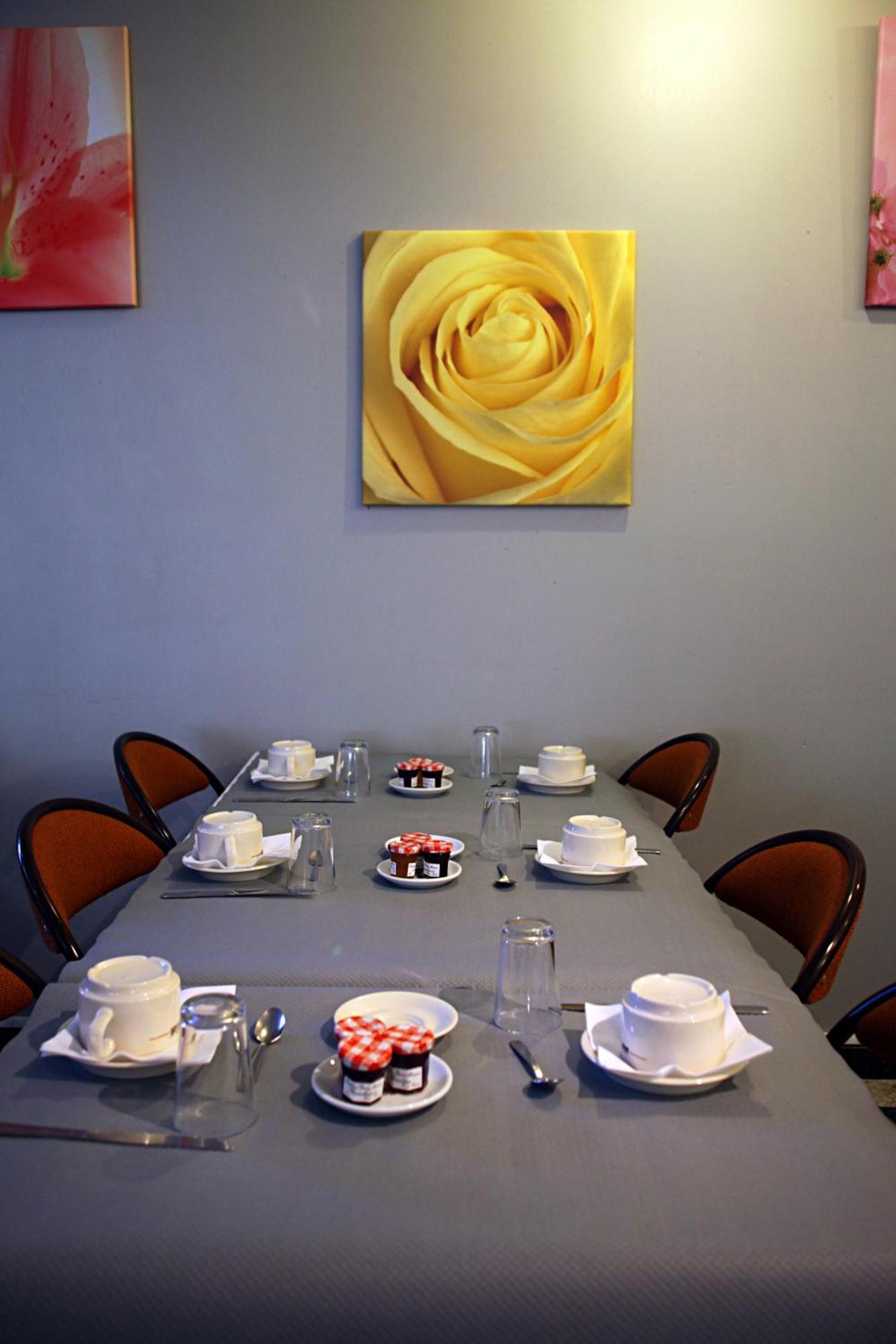 Le Petit Manoir Logis Hotel Les Angles  Екстериор снимка
